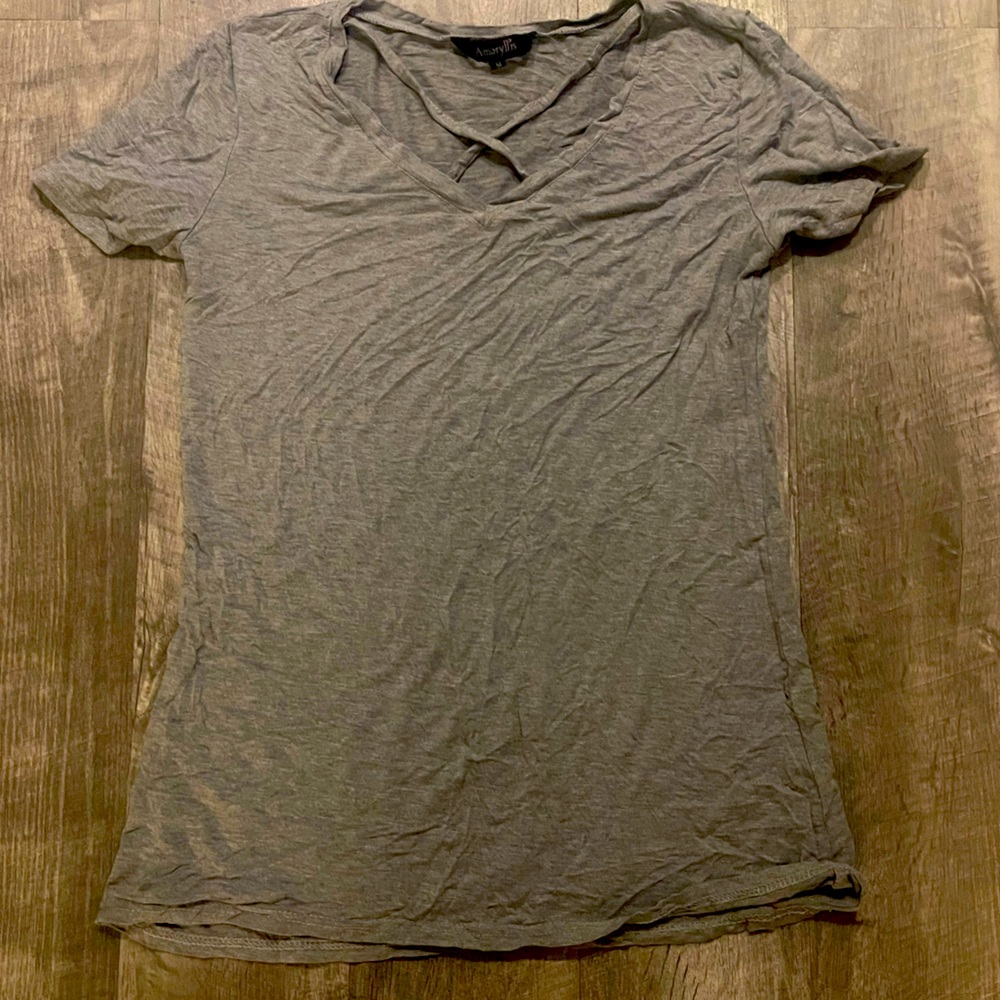 Gray V-neck T-shirt size medium